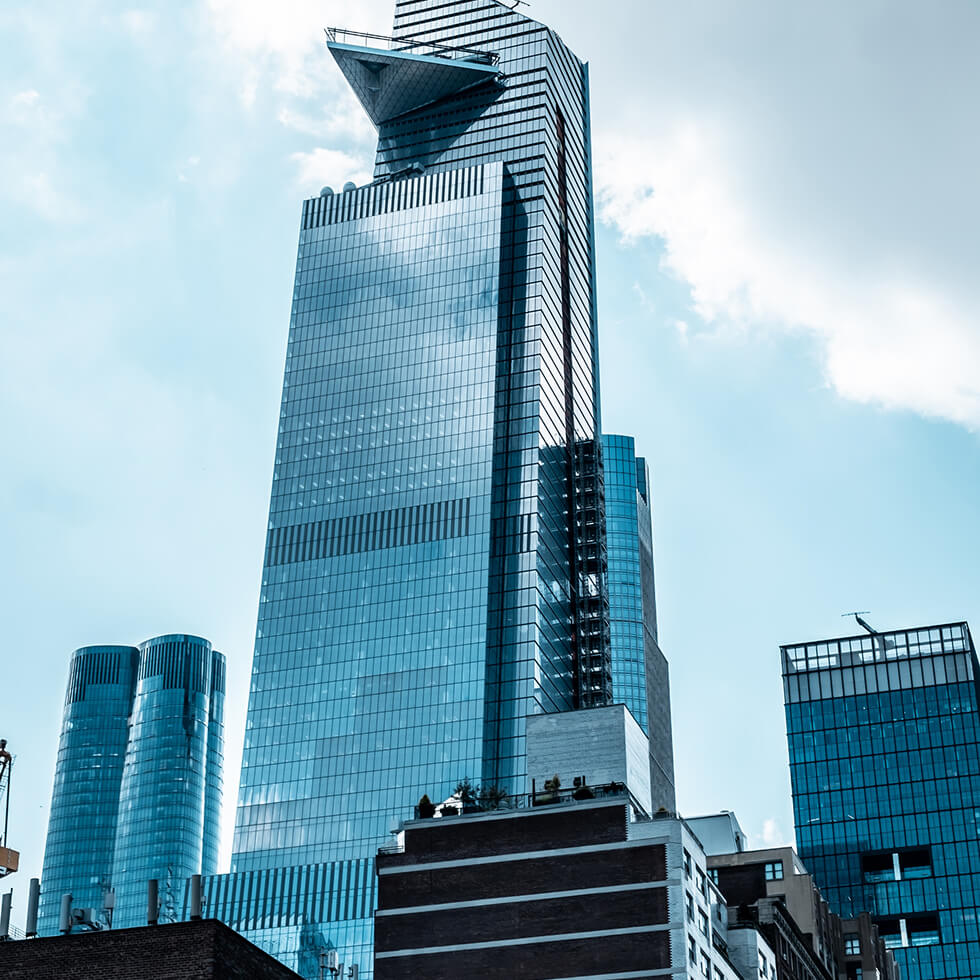 Moderner Wolkenkratzer Mit Glasfassade In Städtischer Skyline